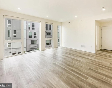 1600 Germantown Avenue - Photo Thumbnail 15