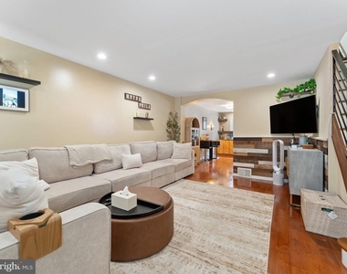 5969 Jannette Street - Photo Thumbnail 4