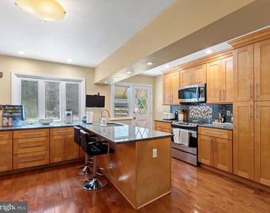 5969 Jannette Street - Photo Thumbnail 9