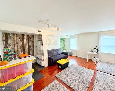 1209 Locust Street - Photo Thumbnail 10