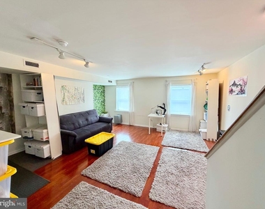 1209 Locust Street - Photo Thumbnail 13