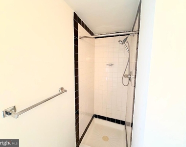 1209 Locust Street - Photo Thumbnail 8