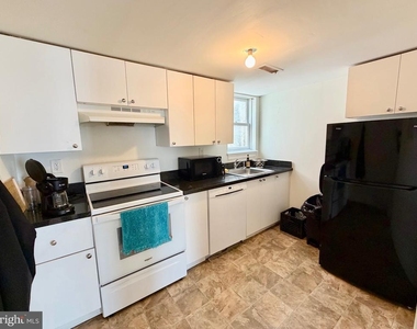 1209 Locust Street - Photo Thumbnail 3