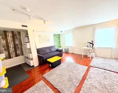 1209 Locust Street - Photo Thumbnail 1