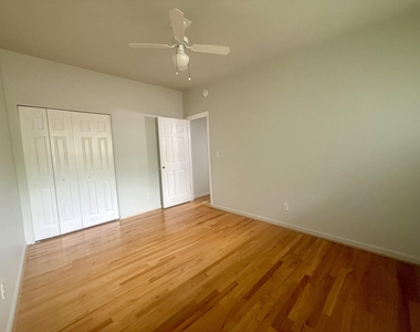 412 S Revena Boulevard - Photo Thumbnail 9