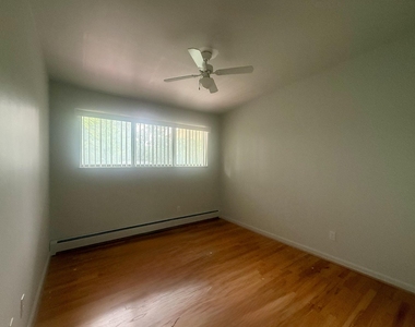 412 S Revena Boulevard - Photo Thumbnail 13