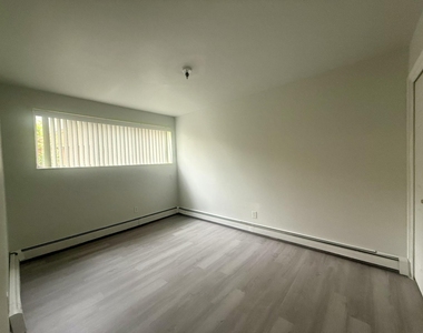 410 S Revena Boulevard - Photo Thumbnail 7
