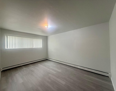 410 S Revena Boulevard - Photo Thumbnail 9