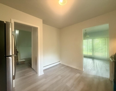 410 S Revena Boulevard - Photo Thumbnail 2
