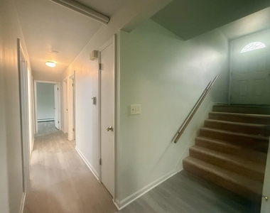 410 S Revena Boulevard - Photo Thumbnail 4