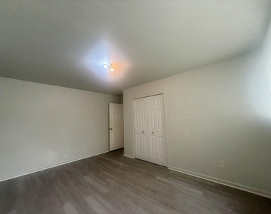 410 S Revena Boulevard - Photo Thumbnail 10