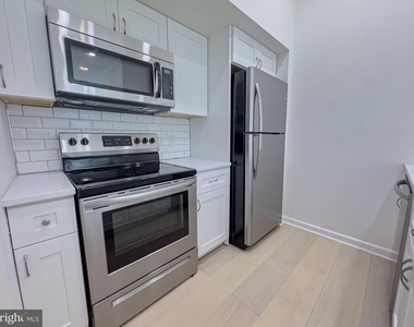 1703 Green Street - Photo Thumbnail 7