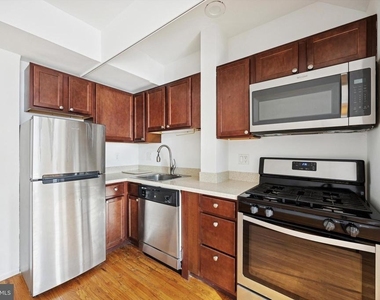 319 S 10th Street - Photo Thumbnail 6
