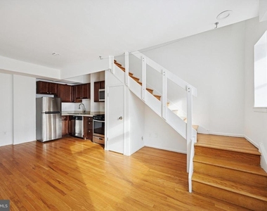 319 S 10th Street - Photo Thumbnail 2