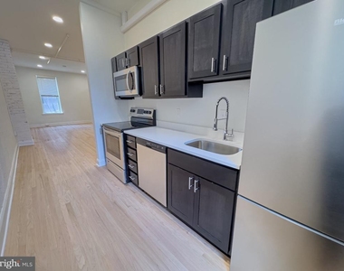 2113 Green Street - Photo Thumbnail 5