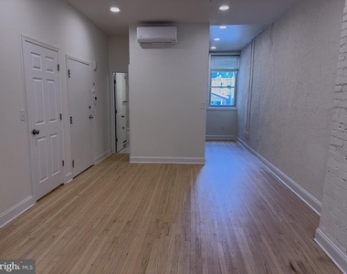 2113 Green Street - Photo Thumbnail 4