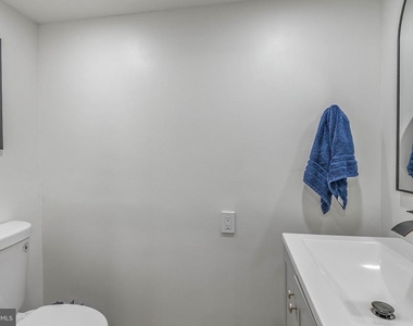 3183 E Thompson Street - Photo Thumbnail 15