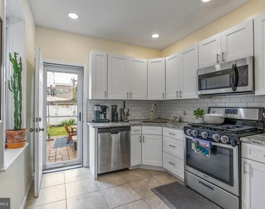 3183 E Thompson Street - Photo Thumbnail 8