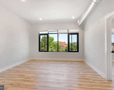 2440 Kensington Avenue - Photo Thumbnail 7