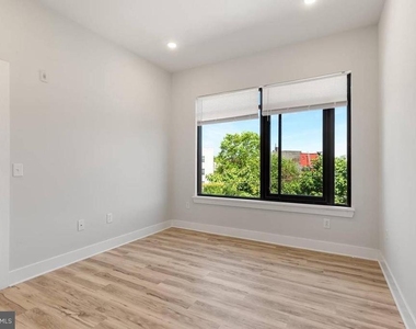2440 Kensington Avenue - Photo Thumbnail 11
