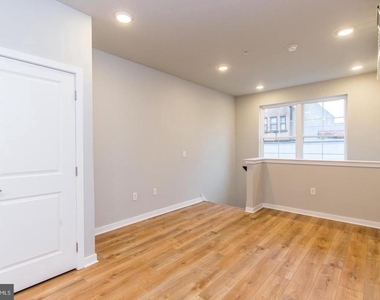 2543 N Front Street - Photo Thumbnail 4