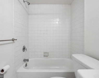 319 S 10th Street - Photo Thumbnail 5
