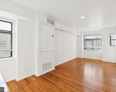 319 S 10th Street - Photo Thumbnail 14