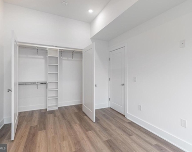 5545 Pulaski Avenue - Photo Thumbnail 13