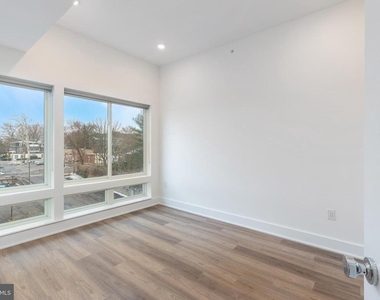 5545 Pulaski Avenue - Photo Thumbnail 10