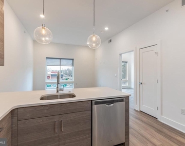 5545 Pulaski Avenue - Photo Thumbnail 6