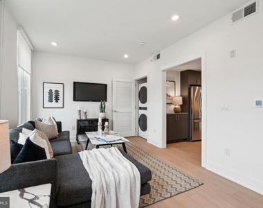 2000 Dreer Street - Photo Thumbnail 2