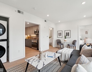 2000 Dreer Street - Photo Thumbnail 4