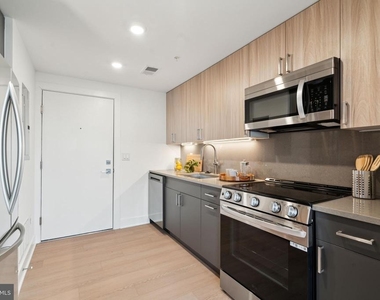 2000 Dreer Street - Photo Thumbnail 8