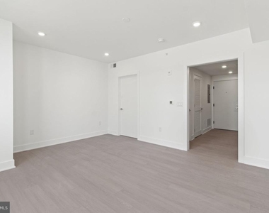 2000 Dreer Street - Photo Thumbnail 5