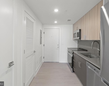 2000 Dreer Street - Photo Thumbnail 2