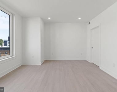 2000 Dreer Street - Photo Thumbnail 4