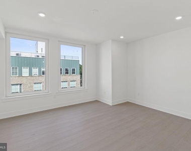 2000 Dreer Street - Photo Thumbnail 3