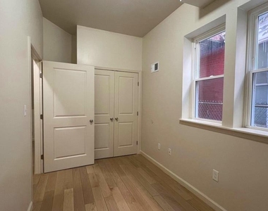 1219 W Silver Street - Photo Thumbnail 4