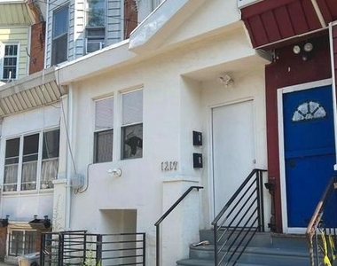 1219 W Silver Street - Photo Thumbnail 12