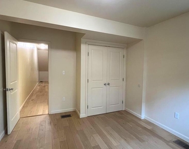 1219 W Silver Street - Photo Thumbnail 9