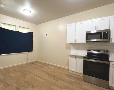 1219 W Silver Street - Photo Thumbnail 2