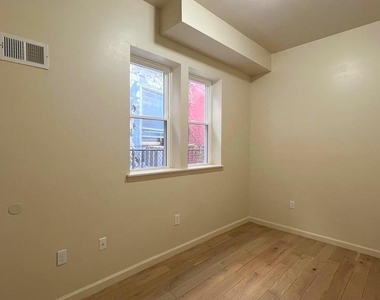 1219 W Silver Street - Photo Thumbnail 3