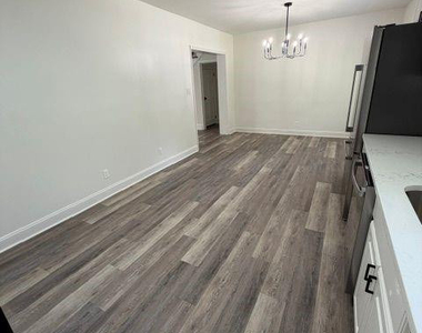905 Riverside Boulevard - Photo Thumbnail 6
