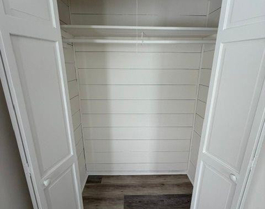 905 Riverside Boulevard - Photo Thumbnail 11