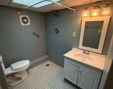 905 Riverside Boulevard - Photo Thumbnail 9