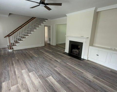905 Riverside Boulevard - Photo Thumbnail 2