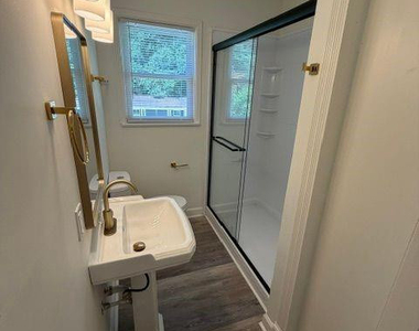 905 Riverside Boulevard - Photo Thumbnail 12