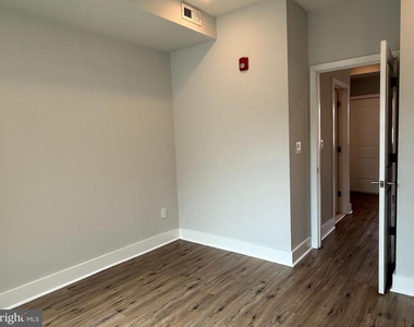 2425 Frankford Avenue - Photo Thumbnail 11