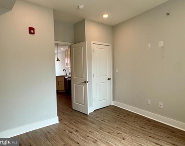 2425 Frankford Avenue - Photo Thumbnail 10