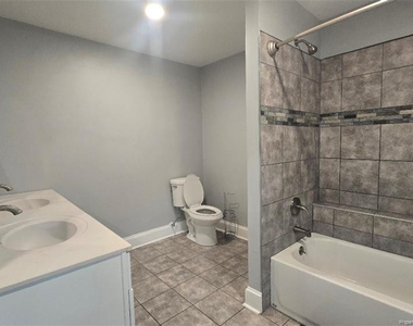 506 Roxie Avenue - Photo Thumbnail 6